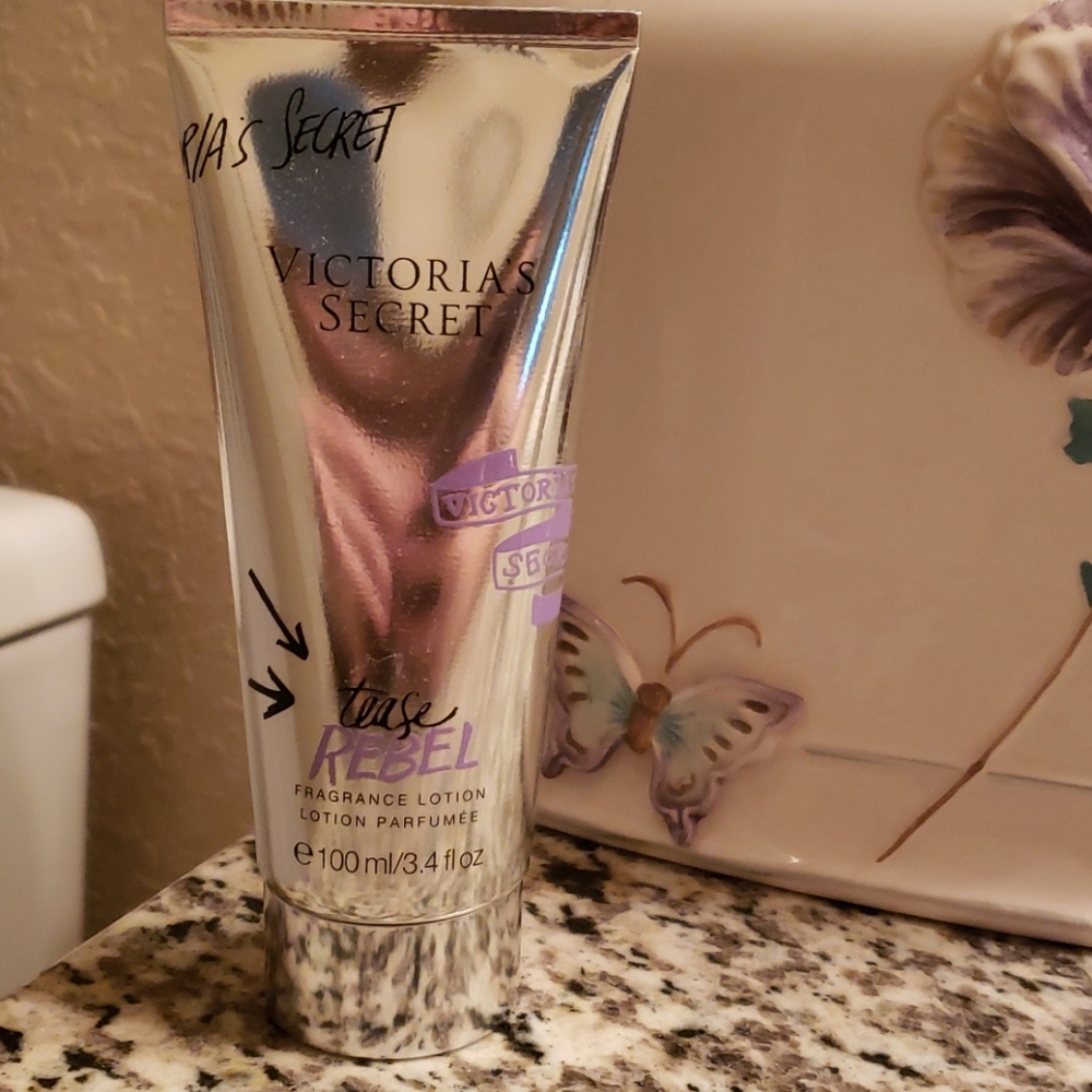 VS Tease Rebel Fragrance Lotion